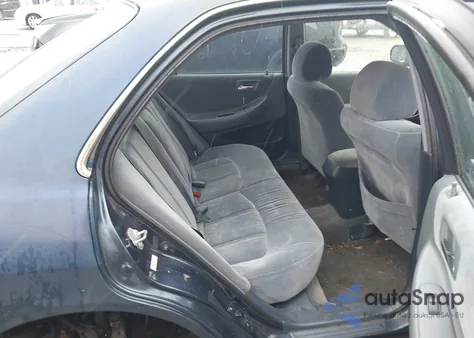 2000 Honda Accord 2.3 Lx from USA, damaged, VIN 1HGCG5646YA056841